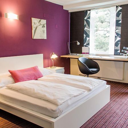 College Garden Hotel Bad Voeslau Extérieur photo