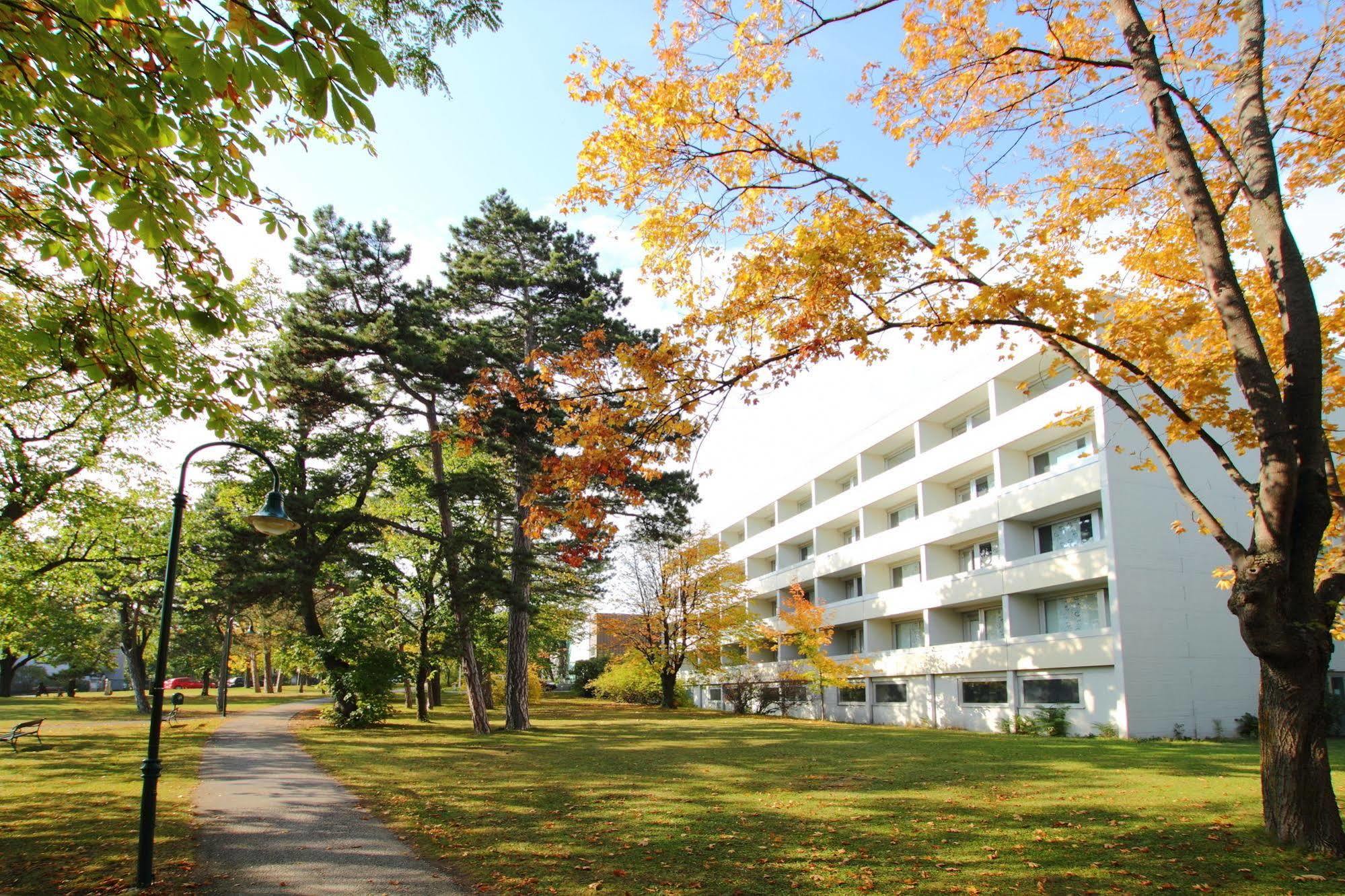 College Garden Hotel Bad Voeslau Extérieur photo