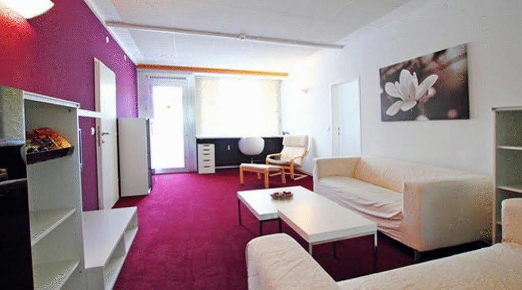 College Garden Hotel Bad Voeslau Extérieur photo