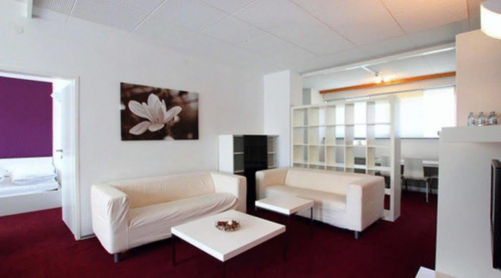 College Garden Hotel Bad Voeslau Extérieur photo