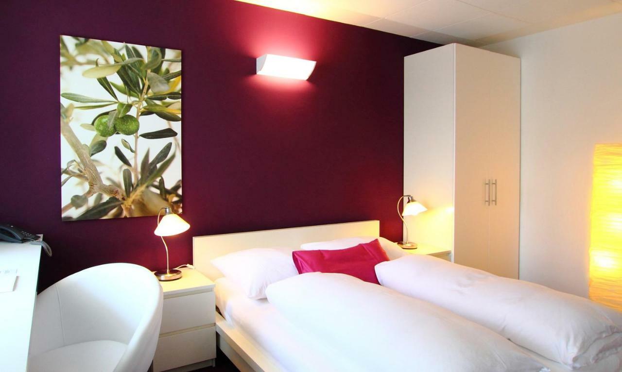 College Garden Hotel Bad Voeslau Extérieur photo