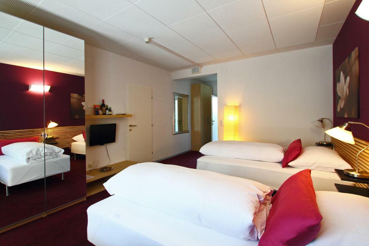 College Garden Hotel Bad Voeslau Extérieur photo
