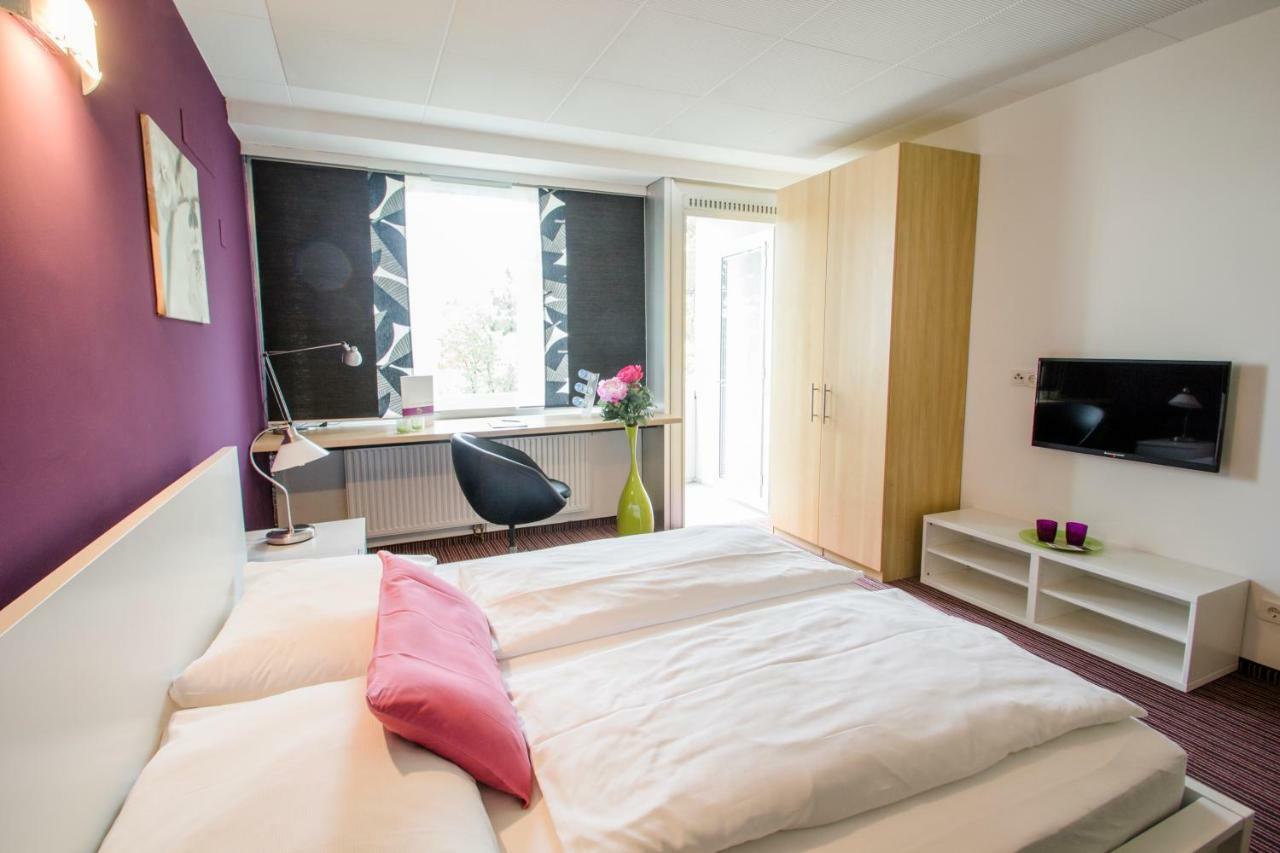 College Garden Hotel Bad Voeslau Extérieur photo